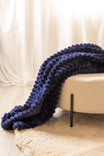 Pläd Stripe Navy - Pläd med Randstruktur - KM Home | Mattfabriken