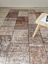 Amber Patch Taupe - Tvättbar Matta - K/M Carpets | Mattfabriken