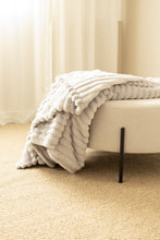 Pläd Stripe Silver - Pläd med Randstruktur - KM Home | Mattfabriken
