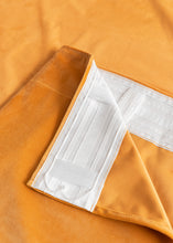 Elsa Lejongul 250 cm - Sammetsgardin 2-pack