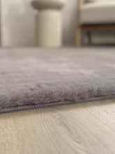 Heaven Deluxe Taupe - Gångmatta med pälskänsla - K/M Carpets | Mattfabriken