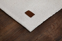 Hemse Vit - Handvävd Garnmatta - K/M Carpets | Mattfabriken