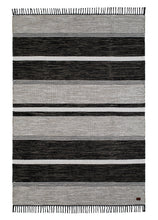 Vindö Svart - Handvävd Trasmatta - K/M Carpets | Mattfabriken