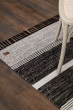 Vindö Svart - Handvävd Trasmatta - K/M Carpets | Mattfabriken